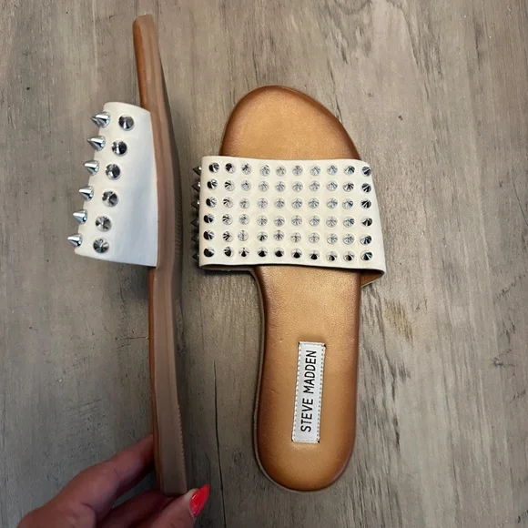 Steve Madden Farryn White Leather Studded Slide Sandals Size 7.5 - Picture 4 of 4